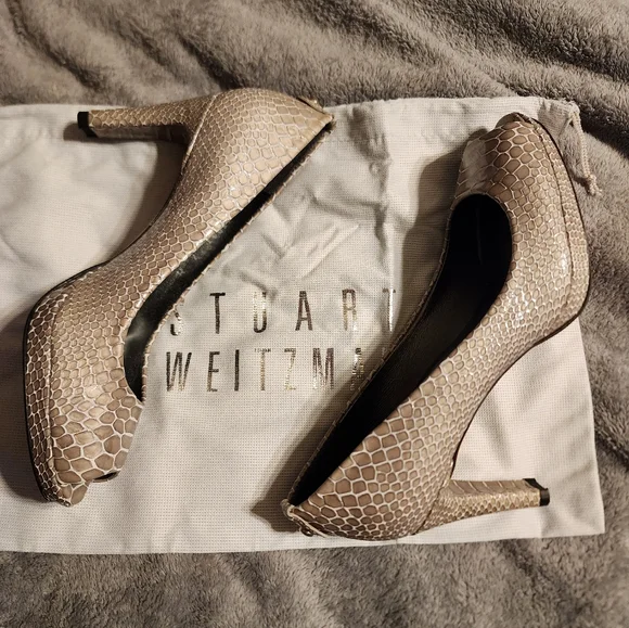 NIB Stuart Weitzman python-embossed peep-toe heels Size 7 - Picture 2 of 5